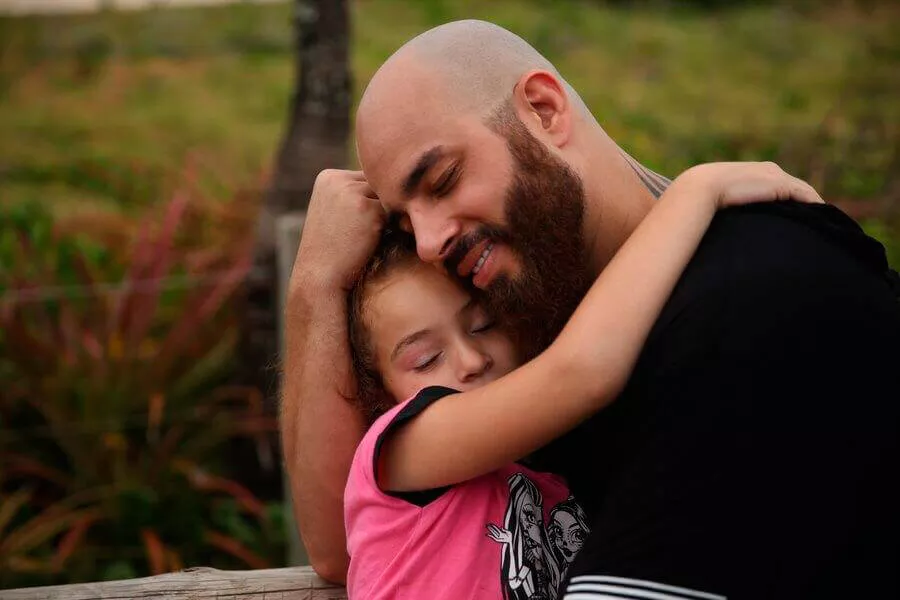 Primeiro contato do pai com o filho gera sentimento único, explica cientista