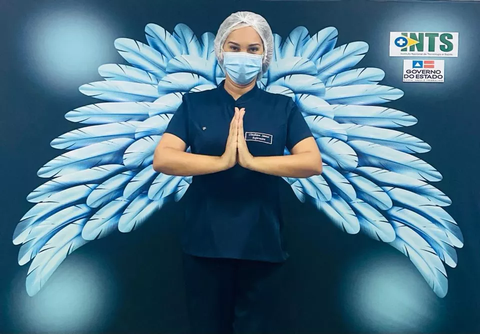 Profissionais do Hospital Espanhol ganham painel com asas de anjos
